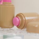 má hồng Rhode Pocket Blush của sao đình đám Hailey Bieber