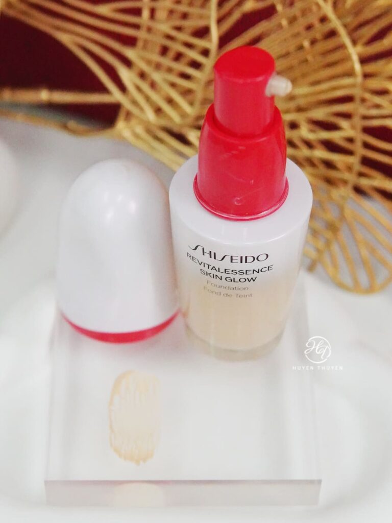 kem nền Shiseido RevitalEssence Skin Glow Foundation