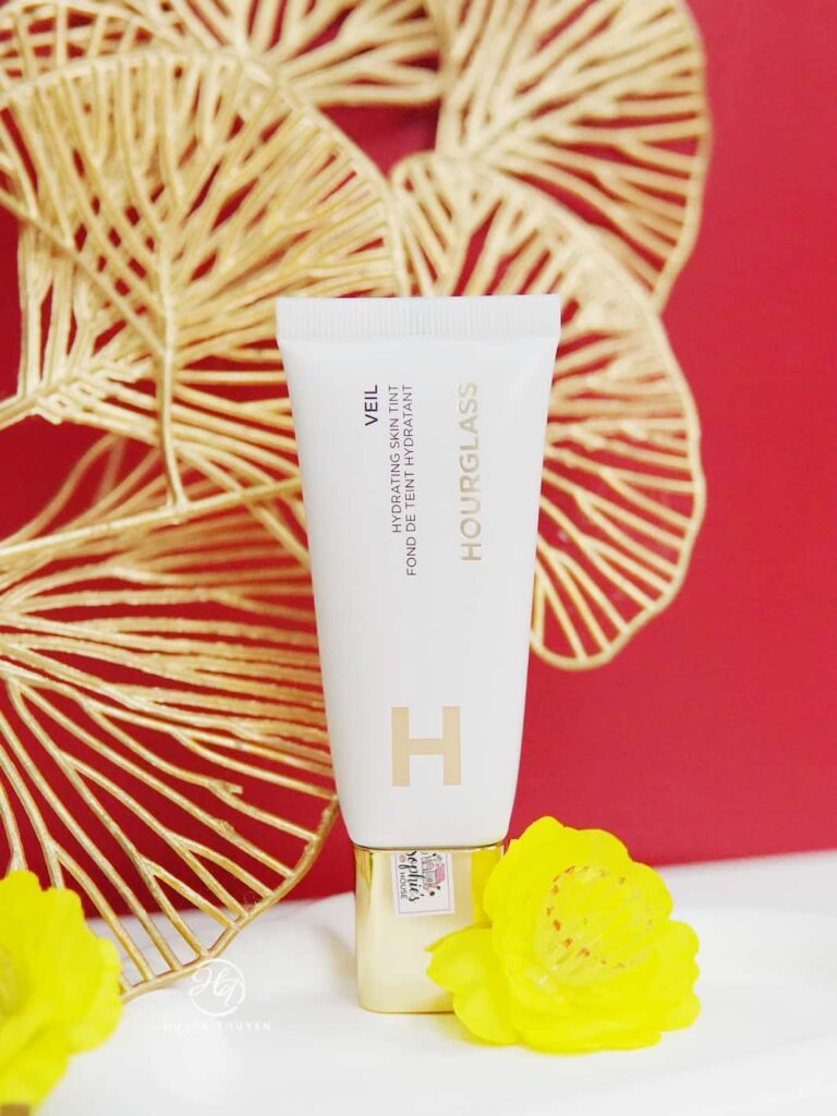 Kem nền Hourglass Veil Hydrating Skin Tint mỏng nhẹ