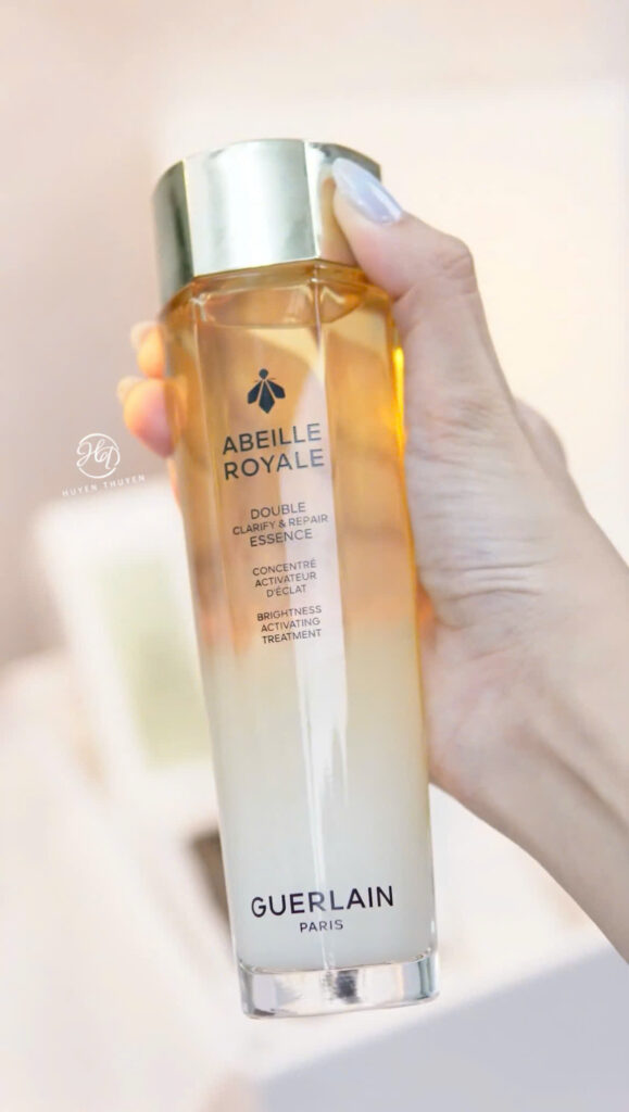 Nước Cân Bằng Guerlain Abeille Royale có Chất nước thấm nhanh, không nhờn dính, giúp da mềm mịn tức thì