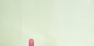 Những Màu Son Được Dự Đoán Sẽ "Gây Bão" Hè 2025 – Nàng Đã Sẵn Sàng F5 Makeup Bag?