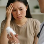 Đừng tự ý ngưng thuốc bôi, thuốc uống trị mụn khi chưa có chỉ định từ bác sĩ