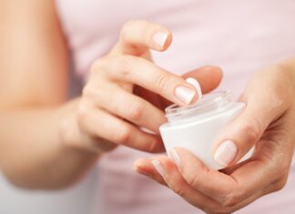 Mách nhỏ các nàng cách phân biệt mỹ phẩm trộn và hàng uy tín