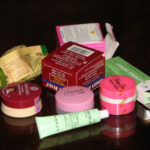 Mách nhỏ các nàng cách phân biệt mỹ phẩm trộn và hàng uy tín