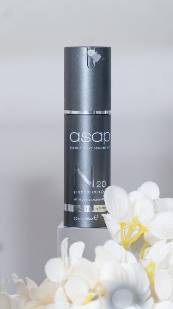 3 Serum dưỡng sáng chân ái của mình trong năm 2025