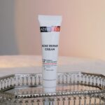 Routine skincare cho da mụn nhạy cảm chỉ với 2 bước