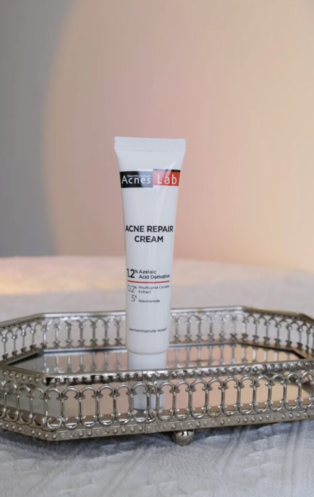 Routine skincare cho da mụn nhạy cảm chỉ với 2 bước