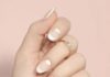 Kiểu nail bán nguyệt và sự trở lại của vẻ đẹp cổ điển Kiểu nail bán nguyệt và sự trở lại của vẻ đẹp cổ điển