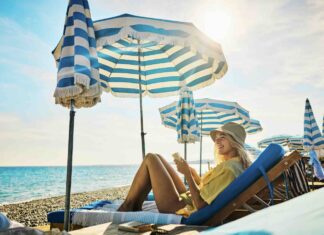 Bí quyết chống nắng đi biển 2026: Lời khuyên từ chuyên gia da liễu và Beauty Blogger Bí quyết chống nắng đi biển 2026: Lời khuyên từ chuyên gia da liễu và Beauty Blogger