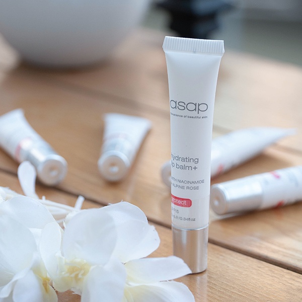 Dưỡng môi Verso và ASAP em nào lợi hại hơn?