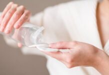 Không tẩy trang trước khi ngủ và hậu quả không ngờ Không tẩy trang trước khi ngủ và hậu quả không ngờ