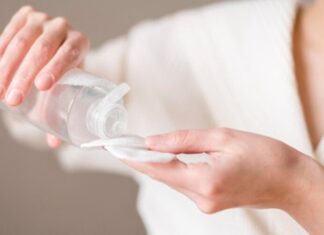 Không tẩy trang trước khi ngủ và hậu quả không ngờ Không tẩy trang trước khi ngủ và hậu quả không ngờ