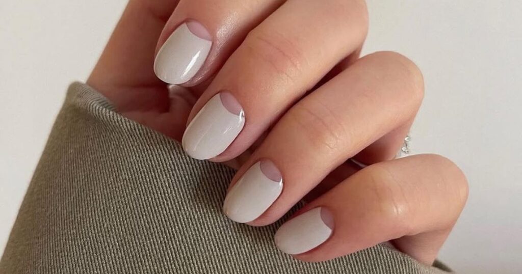 Kiểu nail bán nguyệt và sự trở lại của vẻ đẹp cổ điển